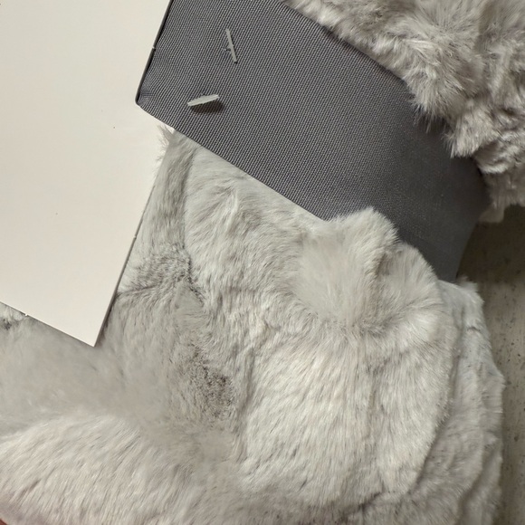 Hotel Collection Sculpted Faux Fur Throw - Gray - Picture 4 of 5